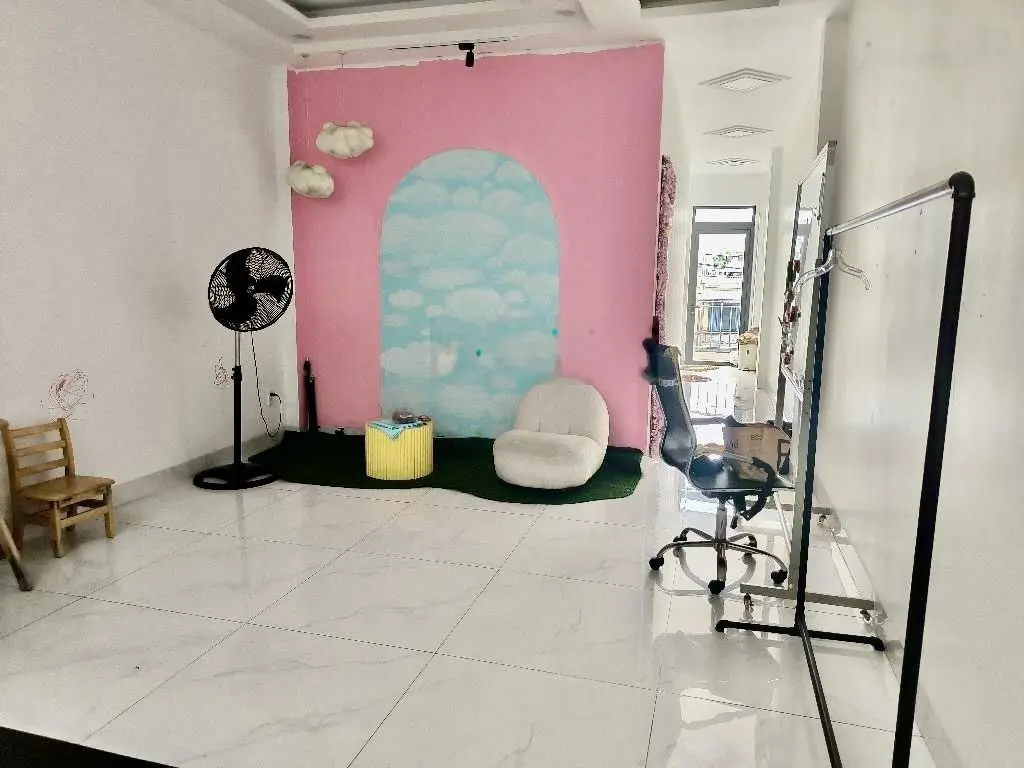 Chủ nhiệt bánnhà mặt tiển kinh doanh rộng lớn - đường 8m - xe hơi ngủ trong nhà! đường số 2 - ph