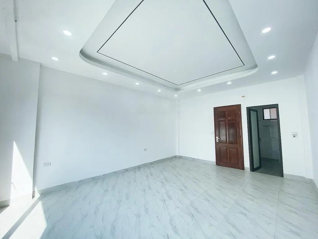 Nhà trung tâm Hà Đông, thang máy 5 tầng, ôtô qua cửa thông ra Quang Trung, 20m ra phố