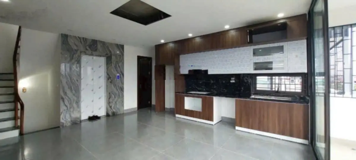 Bán nhà phố Bồ Đề, Long Biên , 7 tầng,thang máy, lô góc 2 thoáng, ô tô 7 chỗ vào nhà