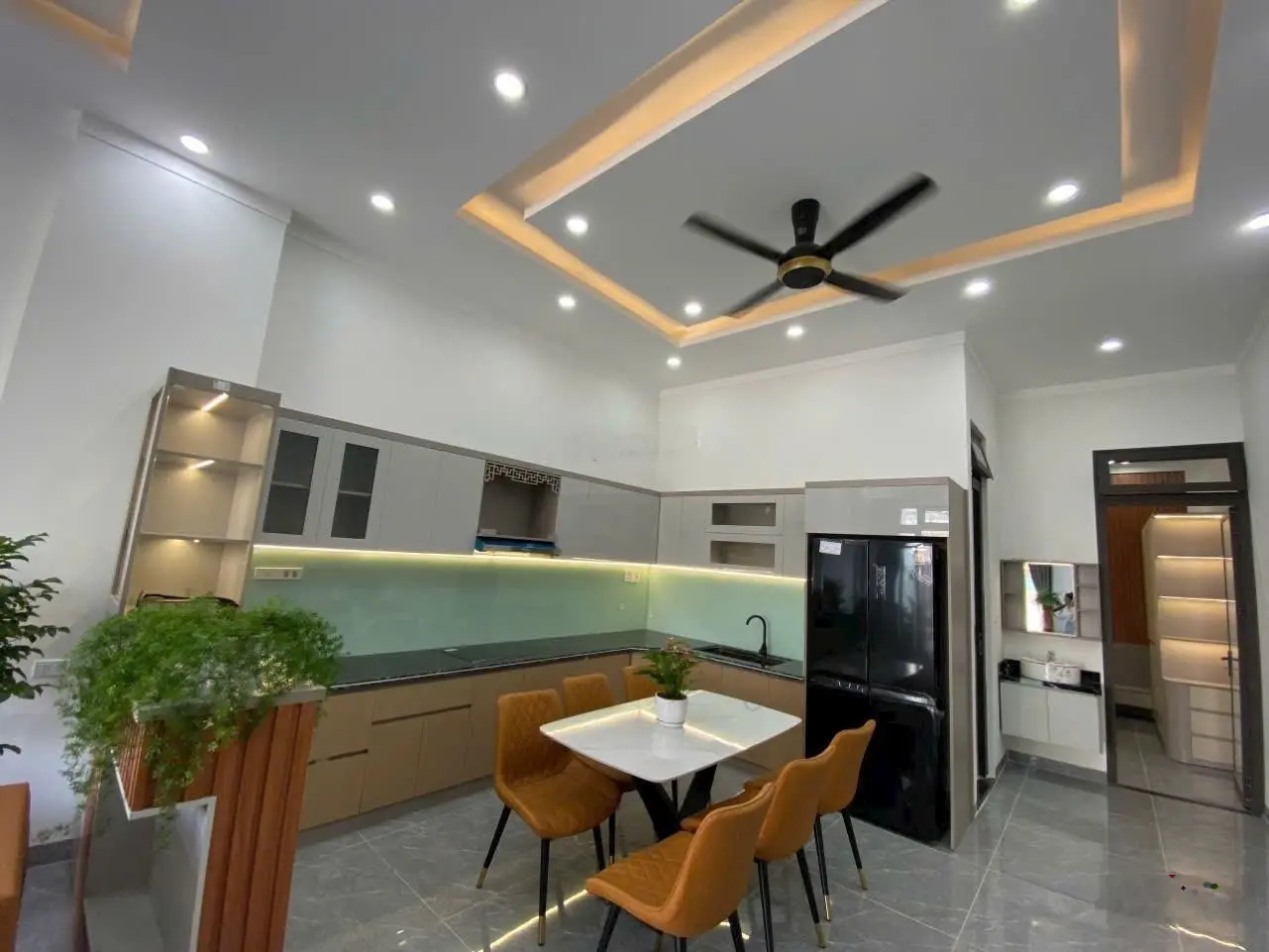 Nhà đẹp hẻm Ywang trung tâm TP Buôn Ma Thuột giá chỉ 2.7 tỷ, cách ĐH Tây Nguyên 1km. Full nội thất