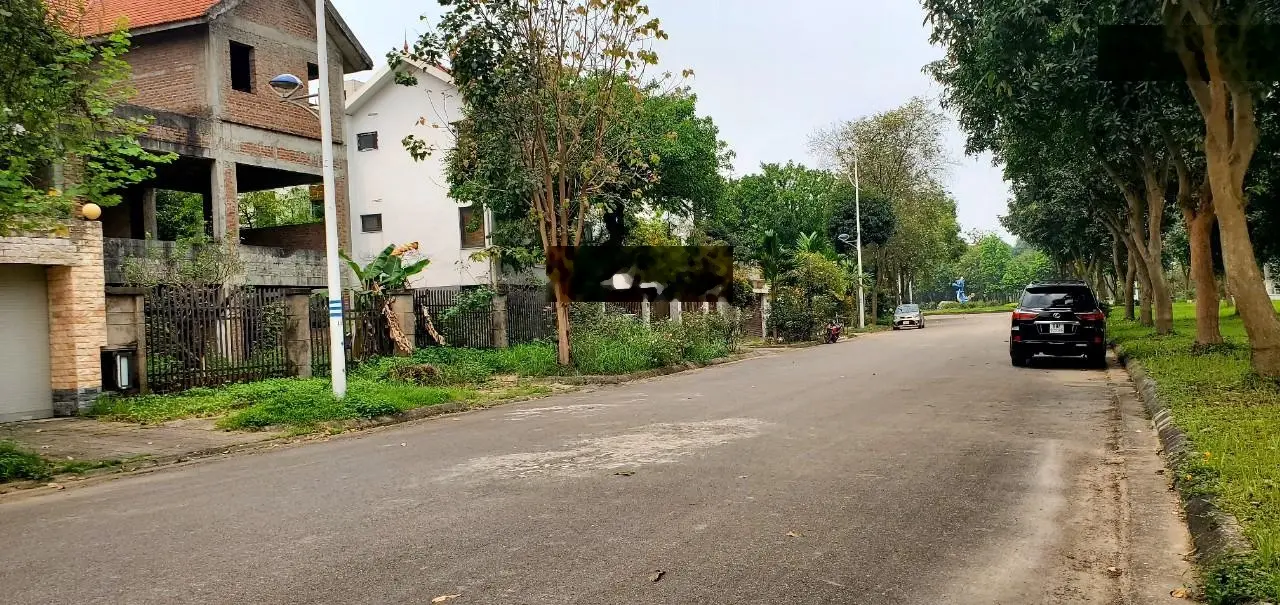 Bán biệt thự mặt sông tại Quang Minh Long Việt