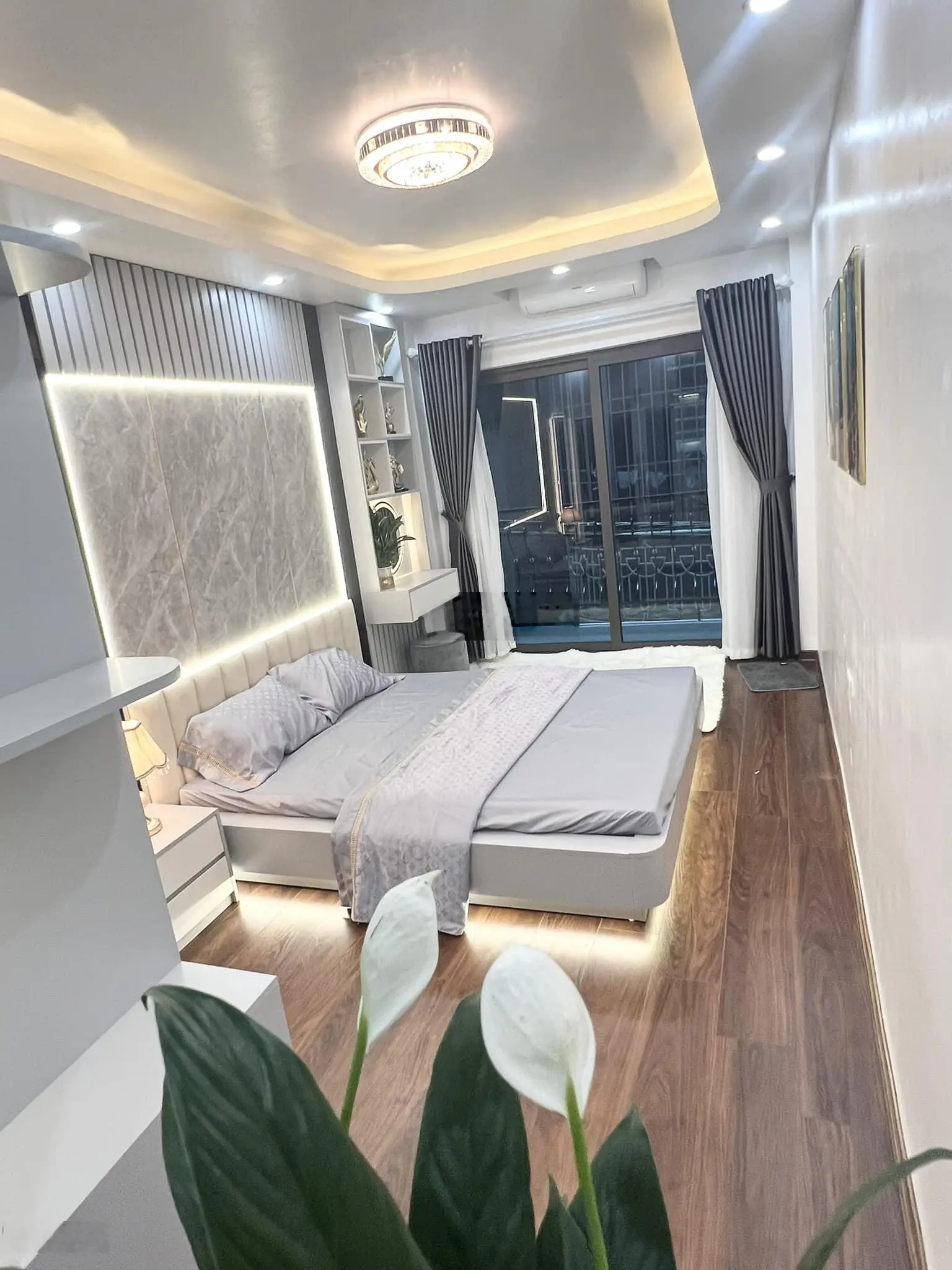 Trung tâm aoene dương nội hà đông- 33m2-5 tầng mới kính koong- chủ chạy bank bán gấp trong tháng 11