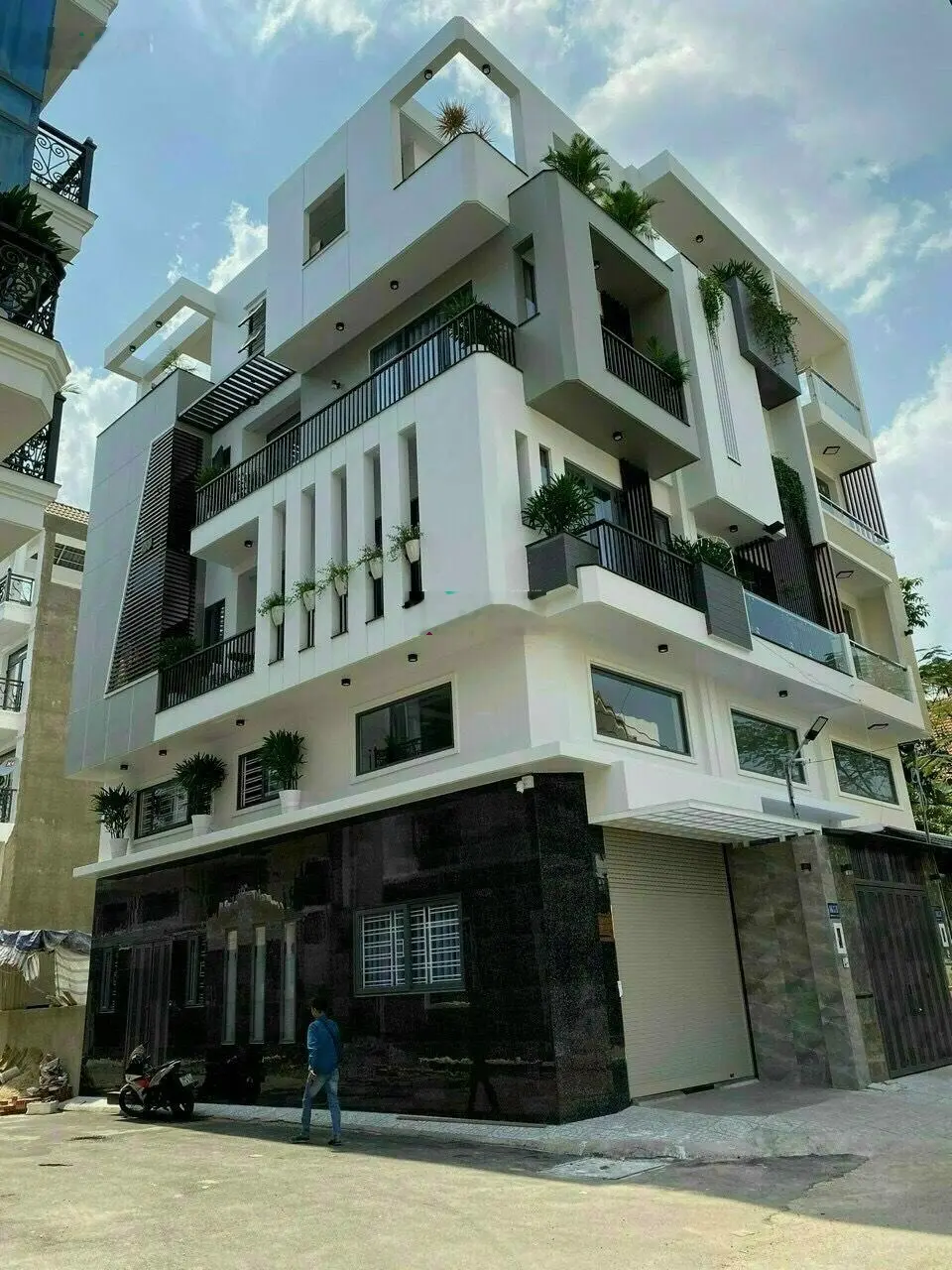 Ngộp ngân hàng bán gấp nhà hẻm xe hơi đường 3 tháng 2, P12, Q10. DT: 12x20m trệt 2 lầu, giá 55 tỷ