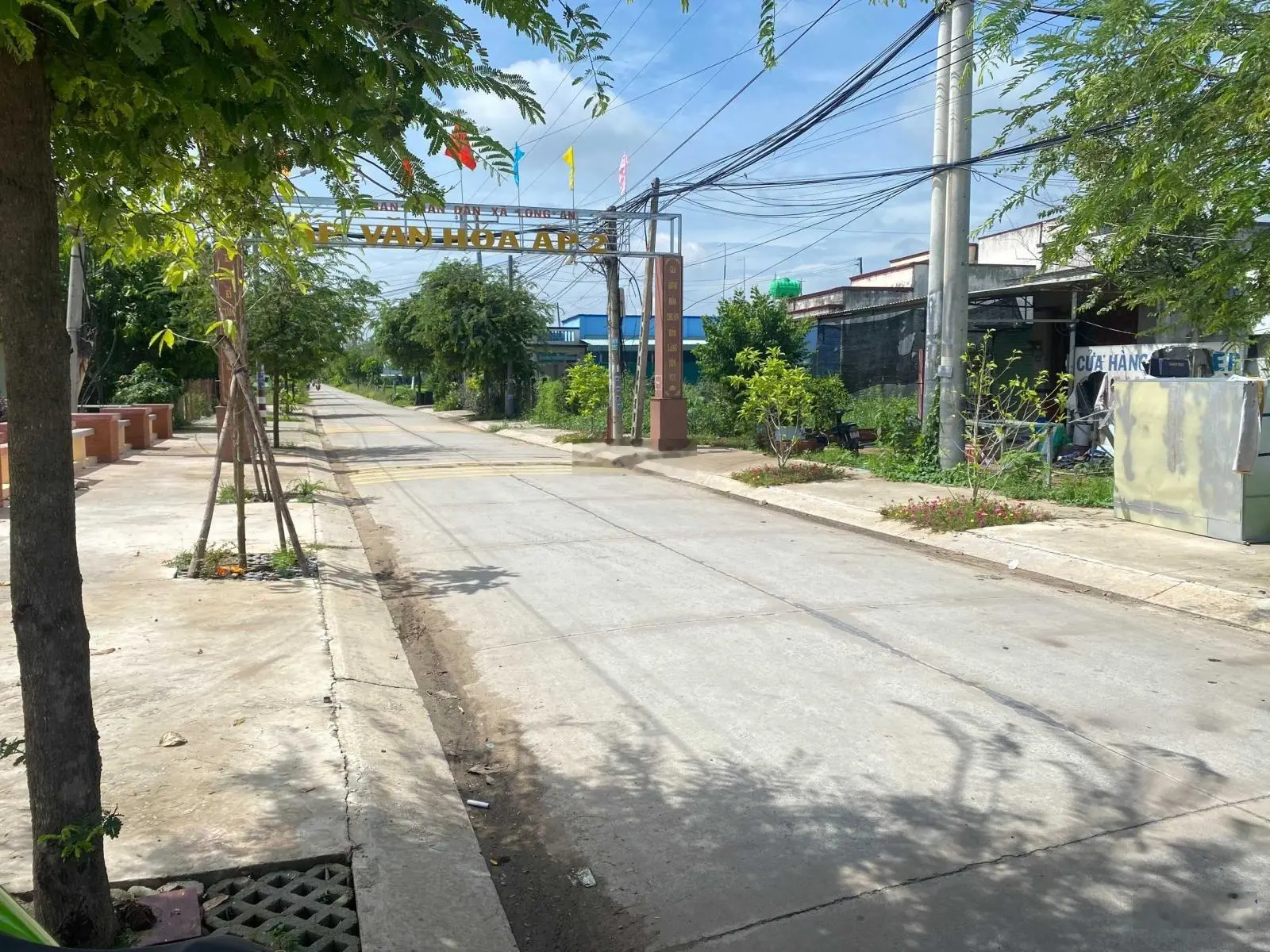 Chủ cần bán lô đất thổ cư hai mặt tiền đường, diện tích 200m2, gần Quốc Lộ 50 giá rẻ, SHR