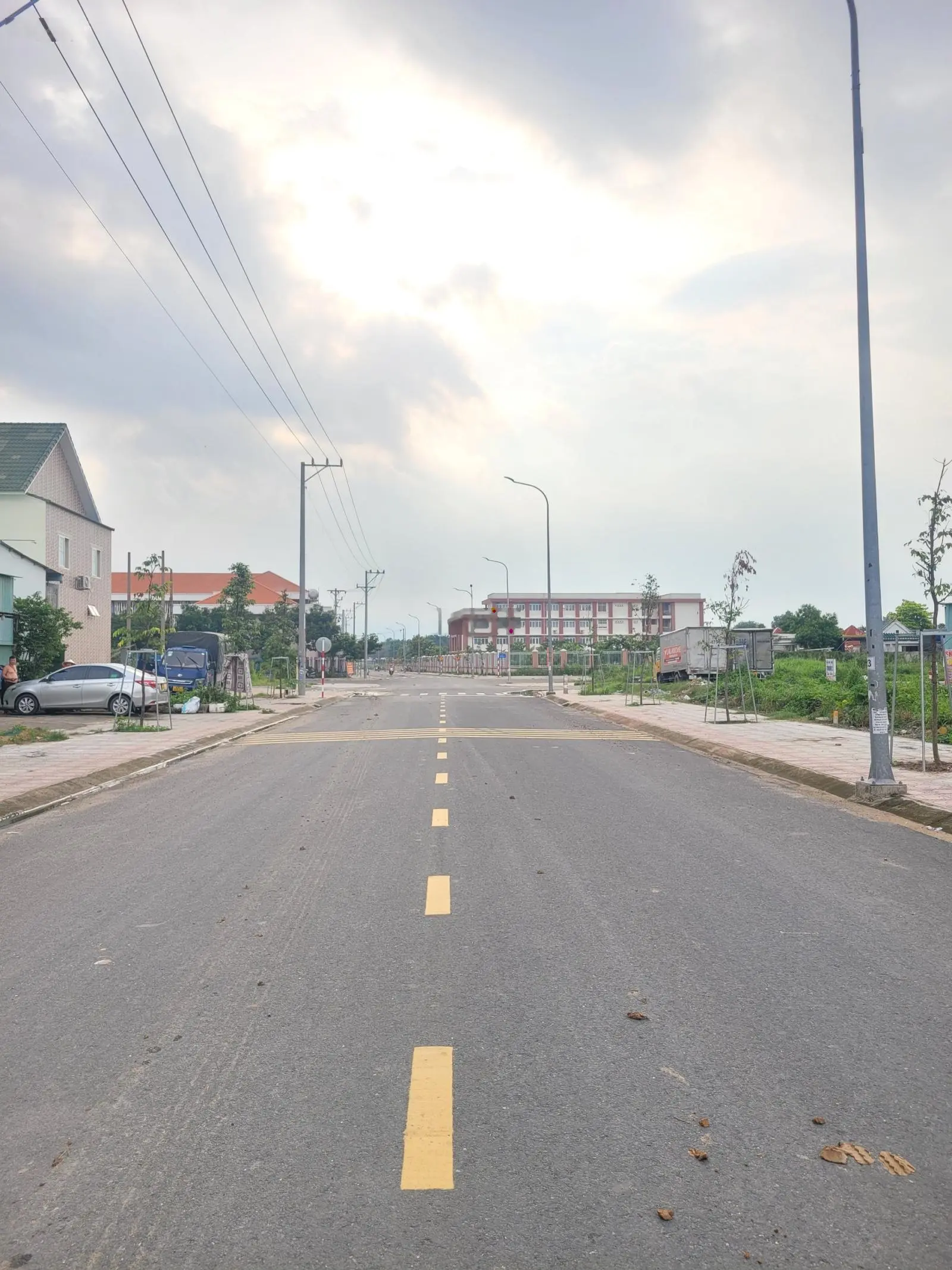 4,5 tỷ, 5x15,5m, đất xây tự do, đường trục chính TĐC Đông Hòa C, ngay chợ Đông Hòa, cách QL1K 100m