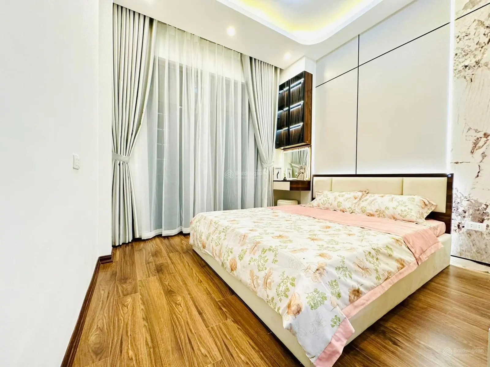 Đường Láng. Nhà đẹp, thoáng, ngõ thông, 15m ra ô tô tránh, 50m ra phố