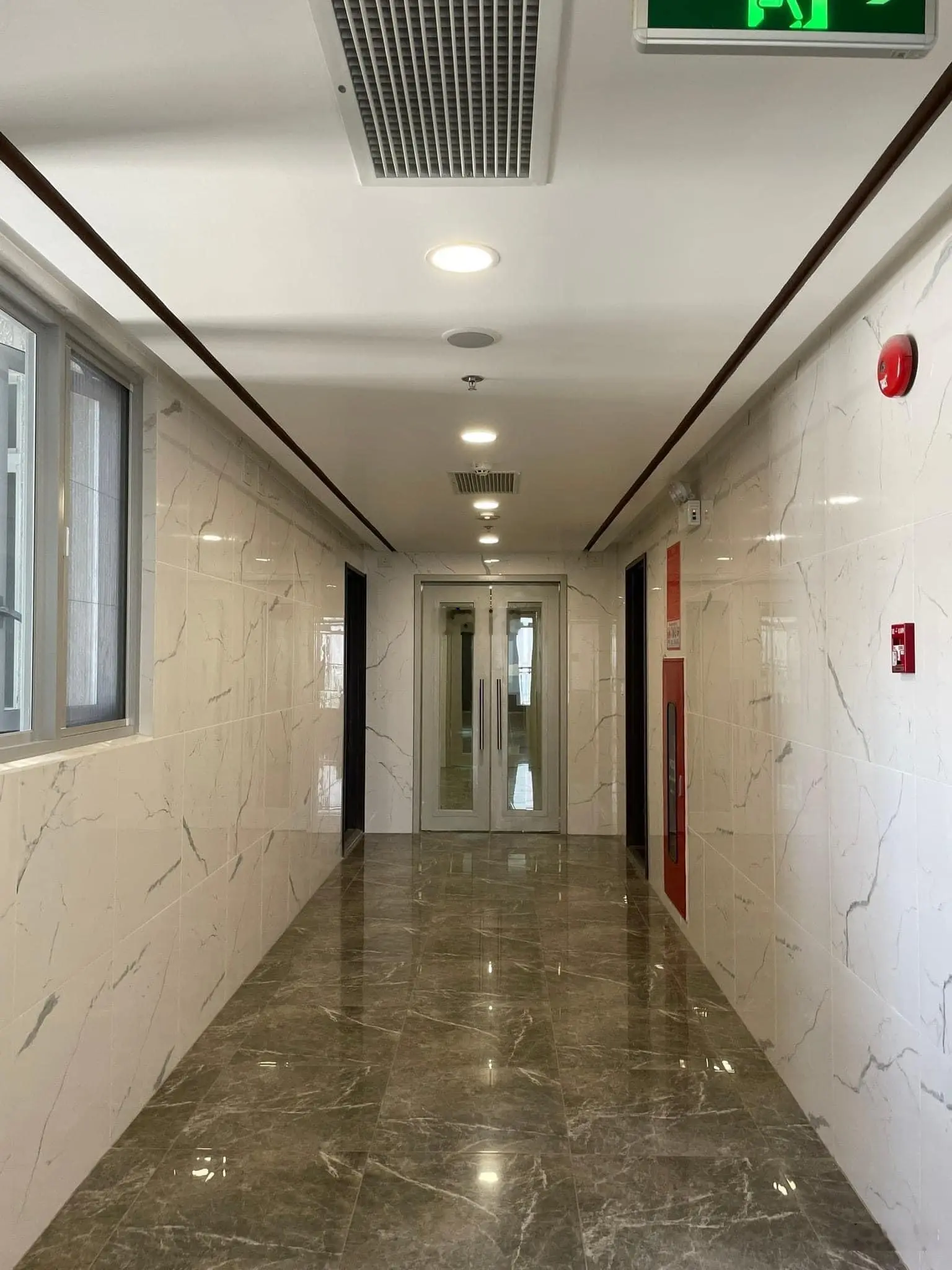 Paris Hoàng Kim - 3PN/2WC tầng 20, giá 5.5 tỷ, nhà mới 100%, có sẵn máy lạnh, rèm, đèn