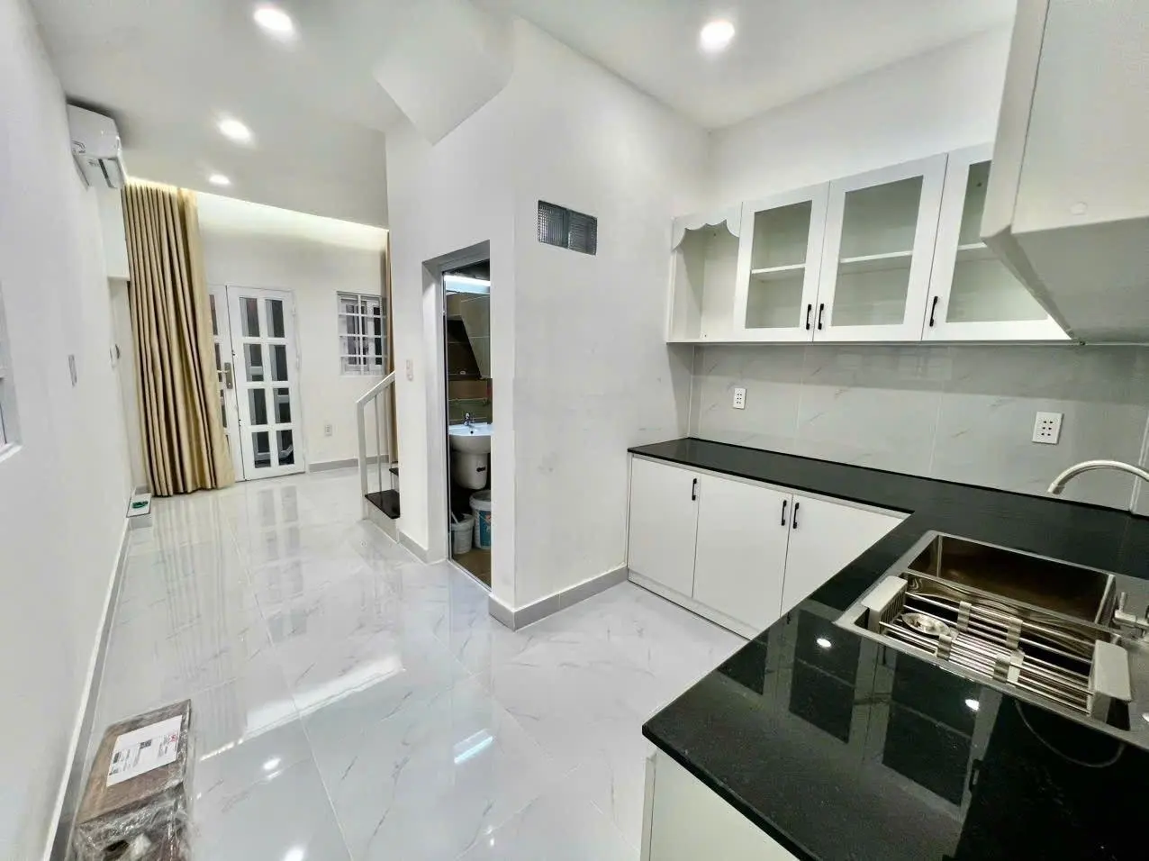 Hot! Thông Tin Thật 100%. Giá 2 tỷ 950tr, 1 tr 1 lầu, SHR, Nhà Mới Hẻm 1 Sẹc Đường Cô Giang Q1.