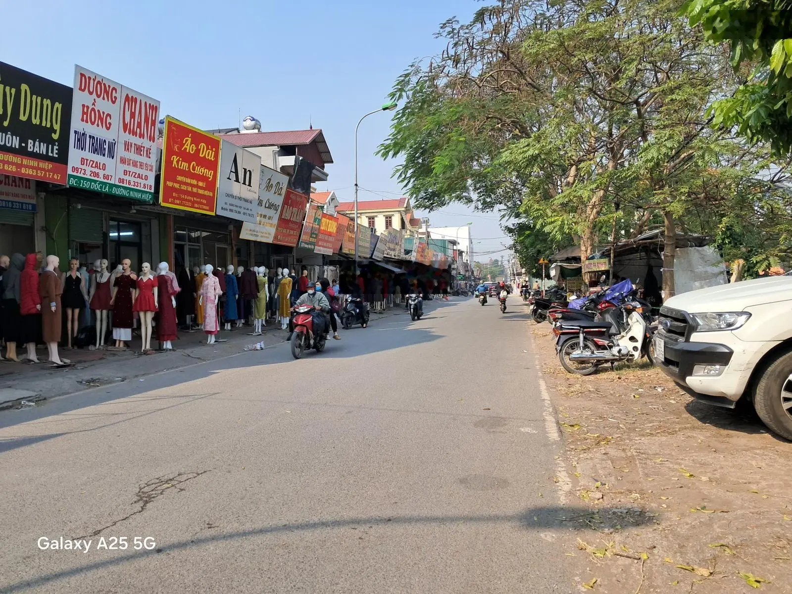 Nhà dân xây, trùng quán,hàng xóm chợ vải NINH HIỆP