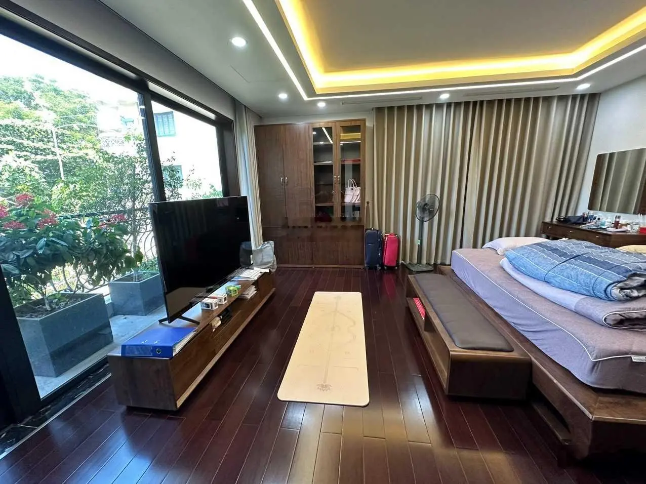 Mặt tiền 10m Yên Lãng! Lô góc xây mới 7 tầng nội thất sang trọng thang máy. Gara ôtô. Ảnh thật 100%
