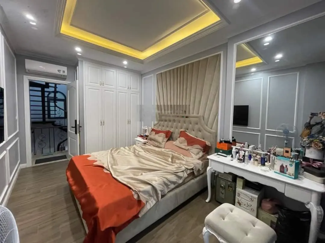 Bán nhà phân lô, ô tô tránh, thang máy Vũ Phạm Hàm, Cầu Giấy 50m2 6 tầng MT 4m 16.5 tỷ
