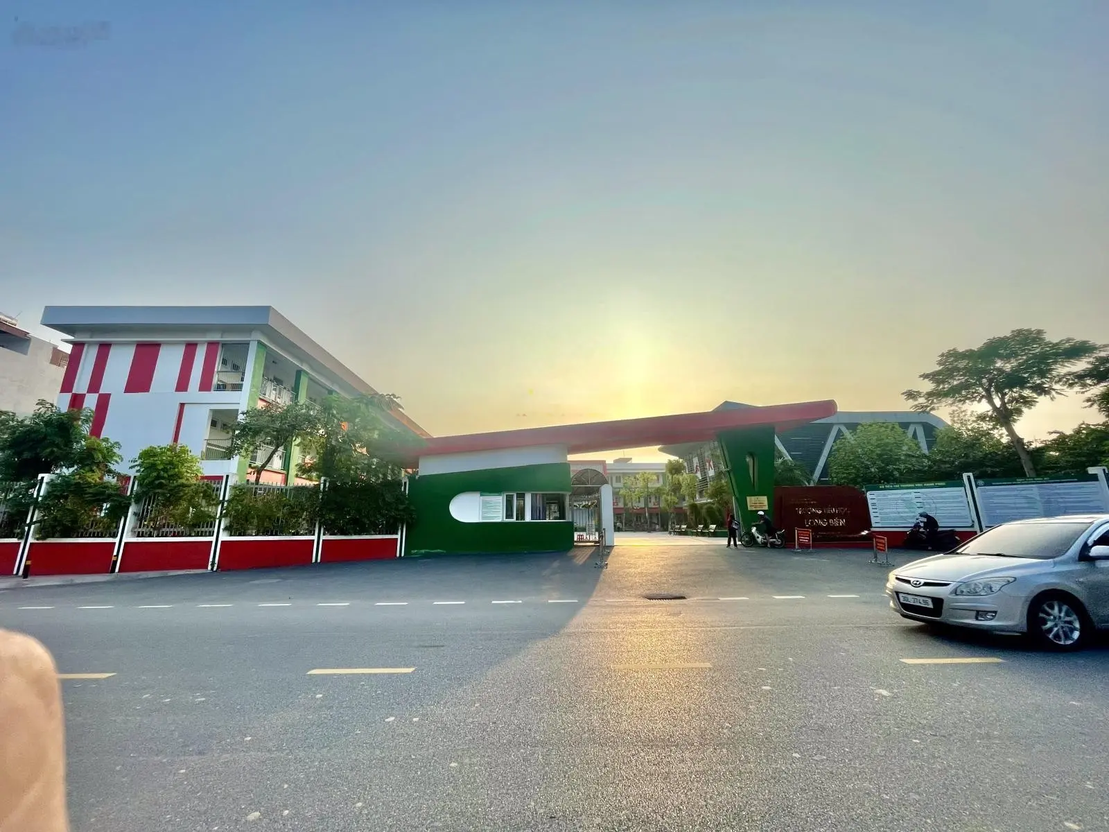 Bán Toàn Nhà 6 Tầng Khu TĐC phường Long Biên 22.5 tỷ-KINH DOANH-VĨA HÈ-Ô TÔ TRÁNH- THANG MÁY