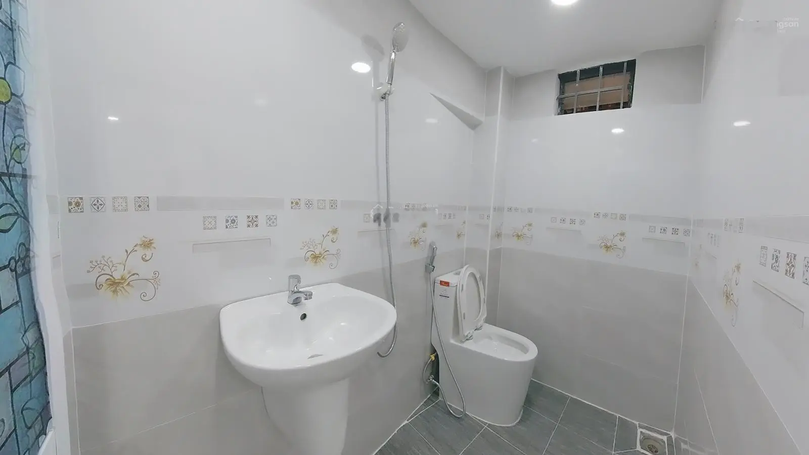 Nhà 3 tầng, diện tích SD: 40m2 hẻm rộng 2m gần cầu Nguyễn Tri Phương, giá chỉ 1,7 tỷ