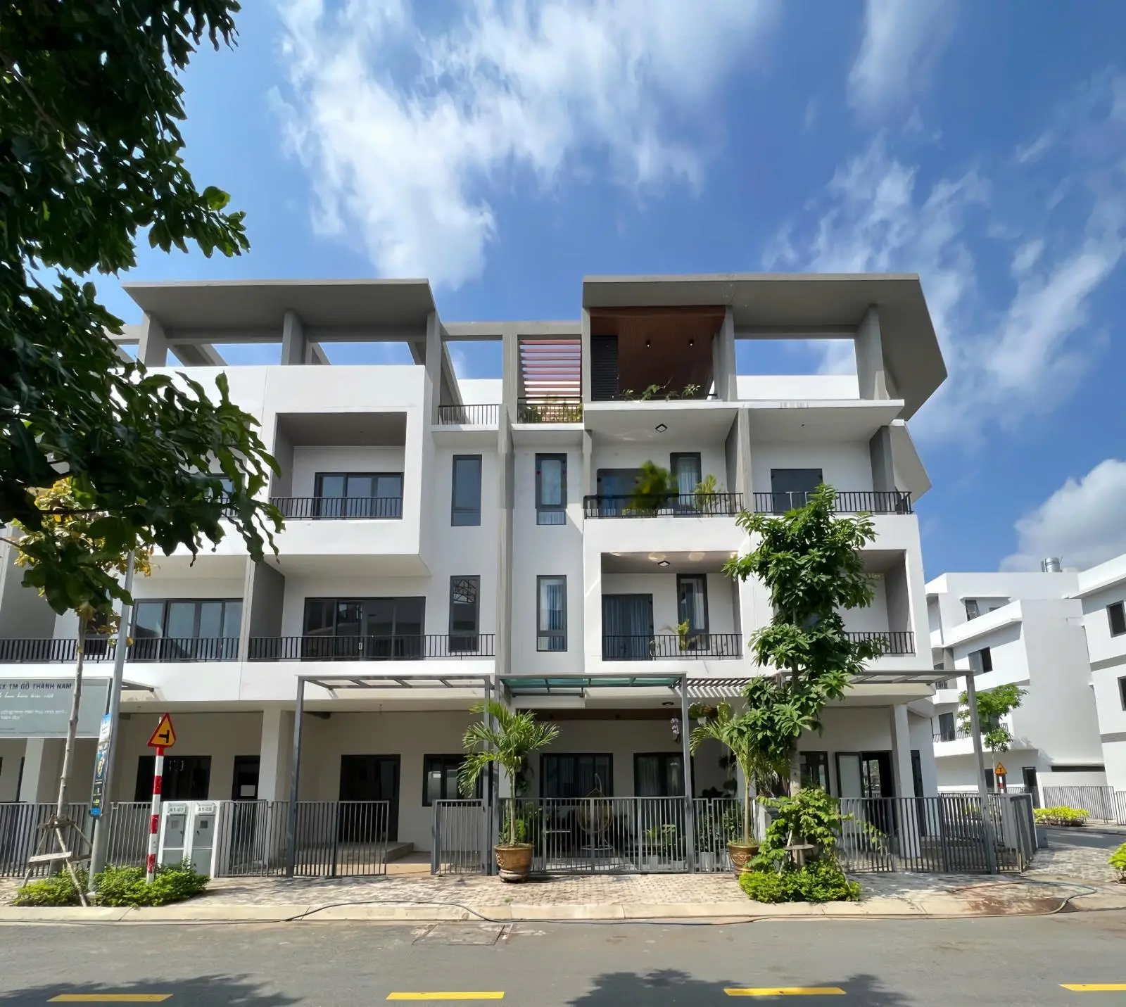 Bán nhà sổ đỏ MT đường Nguyễn Văn Tuôi - TT Bến Lức, View sông Vàm Cỏ, đang cho thuê 12tr/tháng