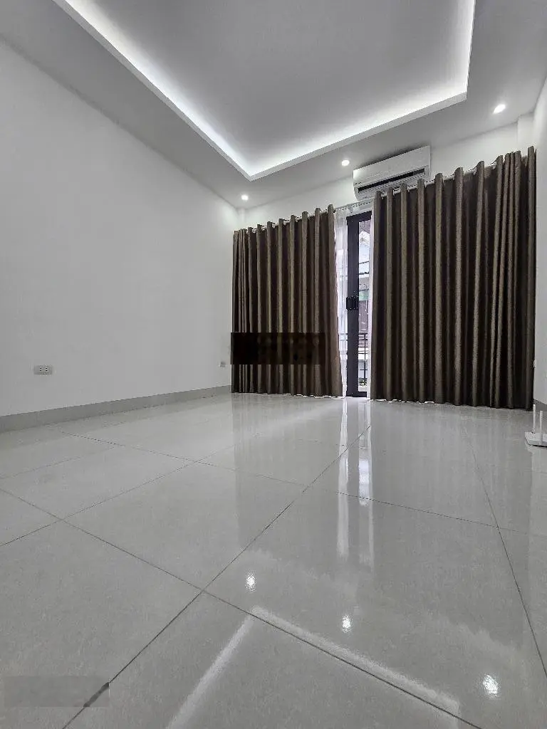 Bán Nhà Bát Khối, Cổ Linh ô tô tránh ngõ thông kinh doanh tốt 44m2 x 5 tầng Gara ô tô đi bộ ra AEON