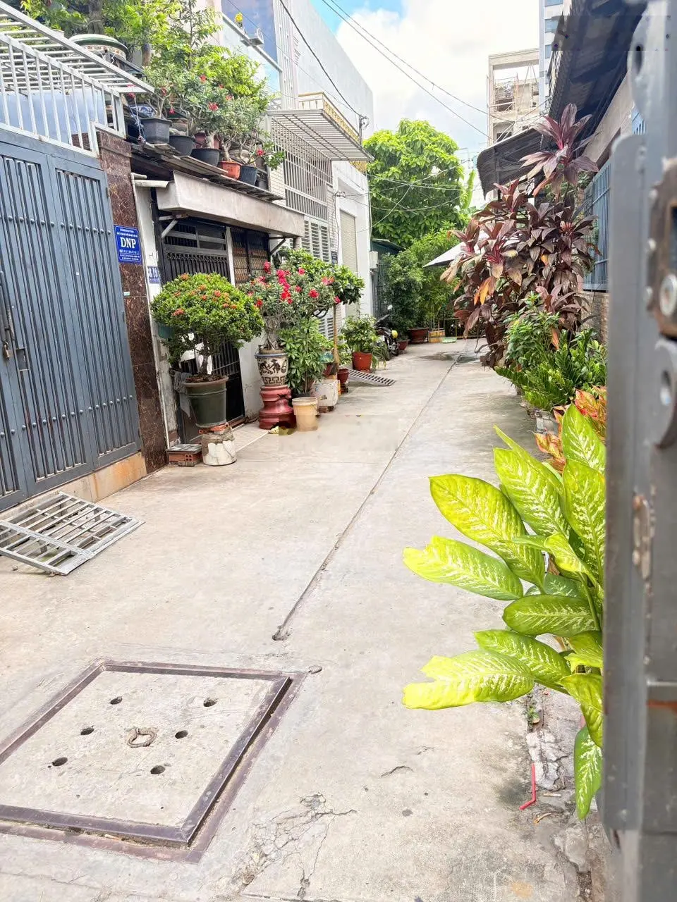 Bán nhà 2 mặt hẻm - hẻm rộng 4-5m , cách đường lê co 13m nhà đẹp ở ngay sổ hồng chính chủ