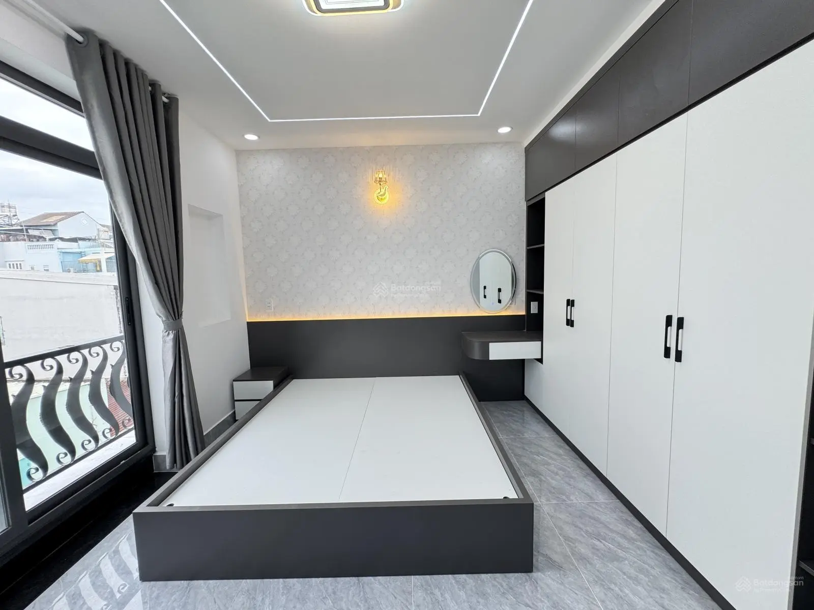 Bán nhà ngay gần chợ Bình Long, ngang 4,3m dài 12m, đúc 5 lầu, có nội thất