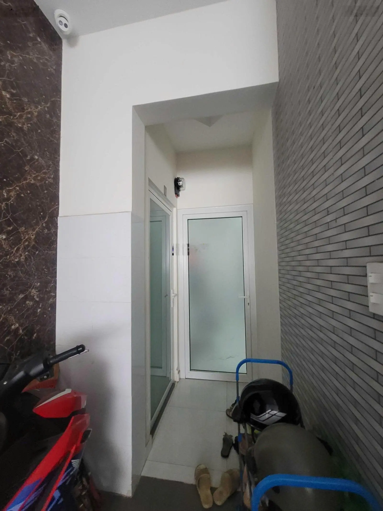 CHDV có 27phòng thu nhập 80tr/th, gồm 5 tầng có sân thượng DT 260m2 ngang 8.9m ngay CĐ Công Thương