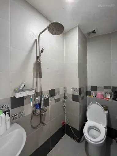 Bán nhà riêng tại đường Phạm Văn Hai, 64m2, ngay Tân Bình. Sổ hồng riêng. Dân cư đông
