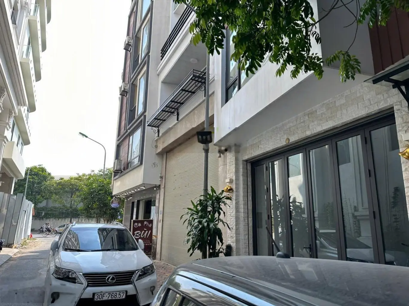 Siêu phẩm bồ đề - mặt tiền rộng - vỉa hè hai bên - thang máy - gara ô tô- vị trí vip long biên