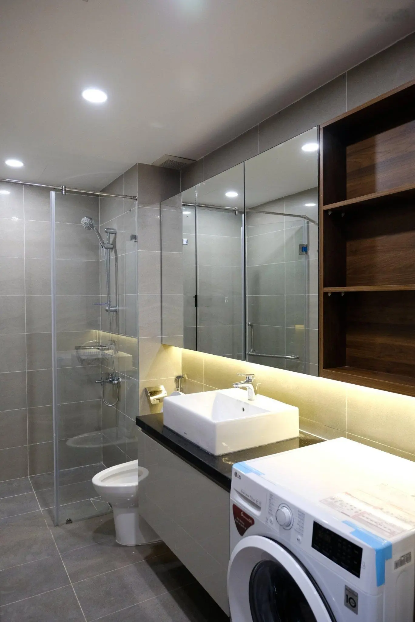 Bán nhanh căn hộ chung cư RichStar, Tân Phú. DT: 83m2, 3PN, 2WC, giá bán: 3.1 tỷ. LH: 0978 245 ***