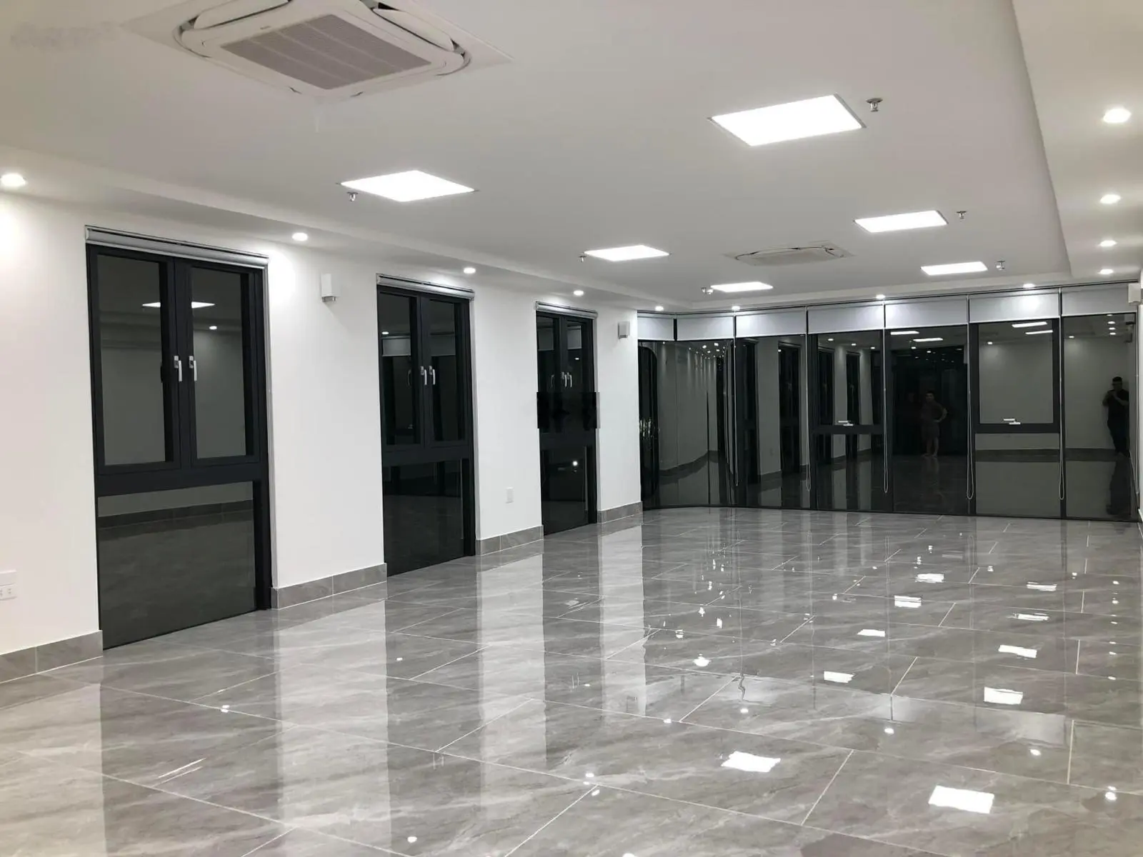 Tìm là thấy! Tòa văn phòng Dương Khuê, 2 ô tô tránh, vỉa hè, thang máy, PCCC đầy đủ, 70m2*9T