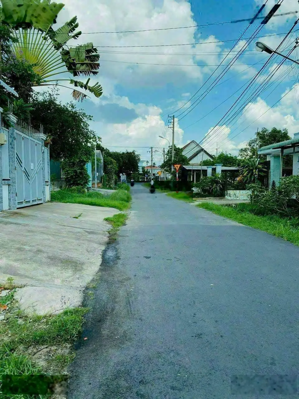 Hàng thơm giá rẻ lô đất MT đường ở thị trấn Củ Chi 100m2 full TC