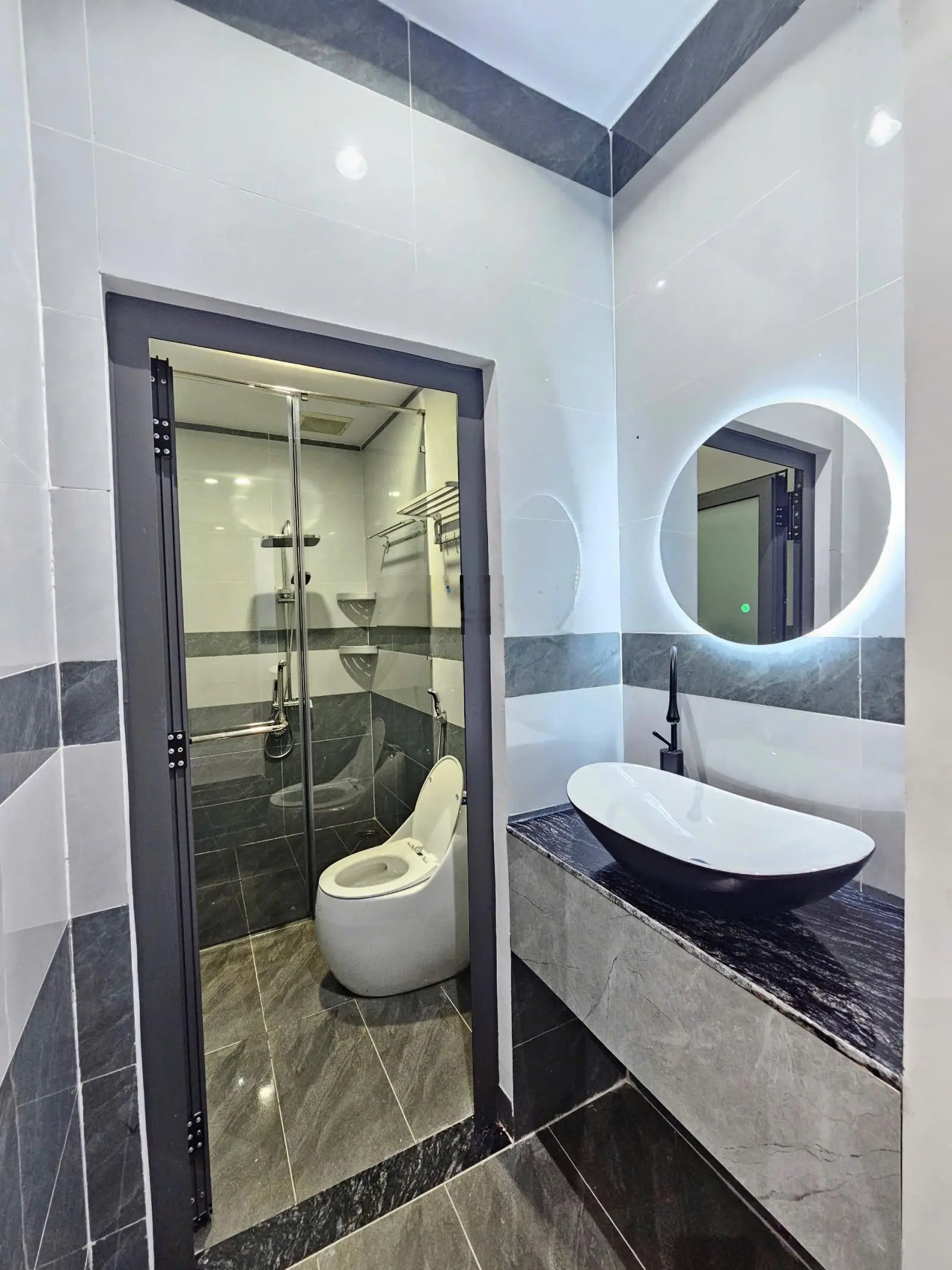 Giá 3.4 tỷ/ Nhà full hết nội thất cấp 4 gác đúc 3 phòng ngủ ngay chợ Phú Phong ngã tư Bình Chuẩn