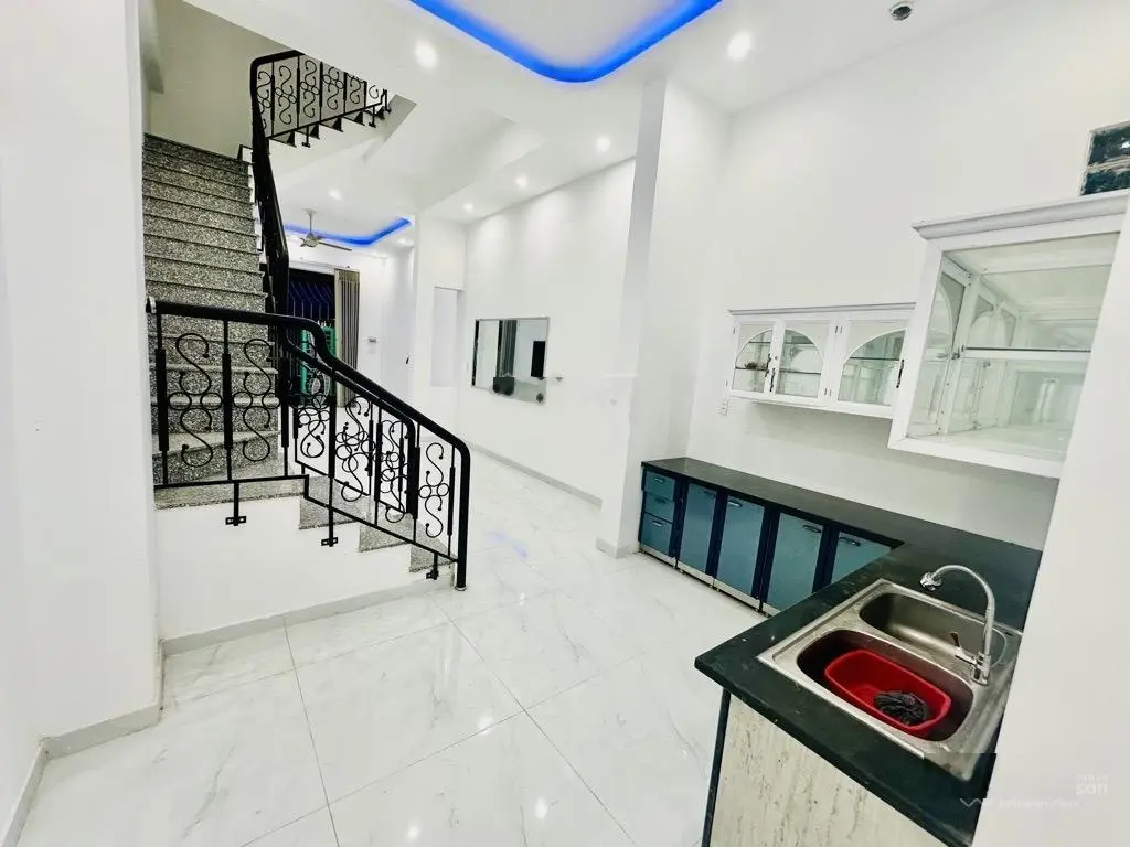 Nhà 3 tầng kiên cố - 62m2 - đường 5m ngay chợ đống đa - nhỉnh 4 tỷ