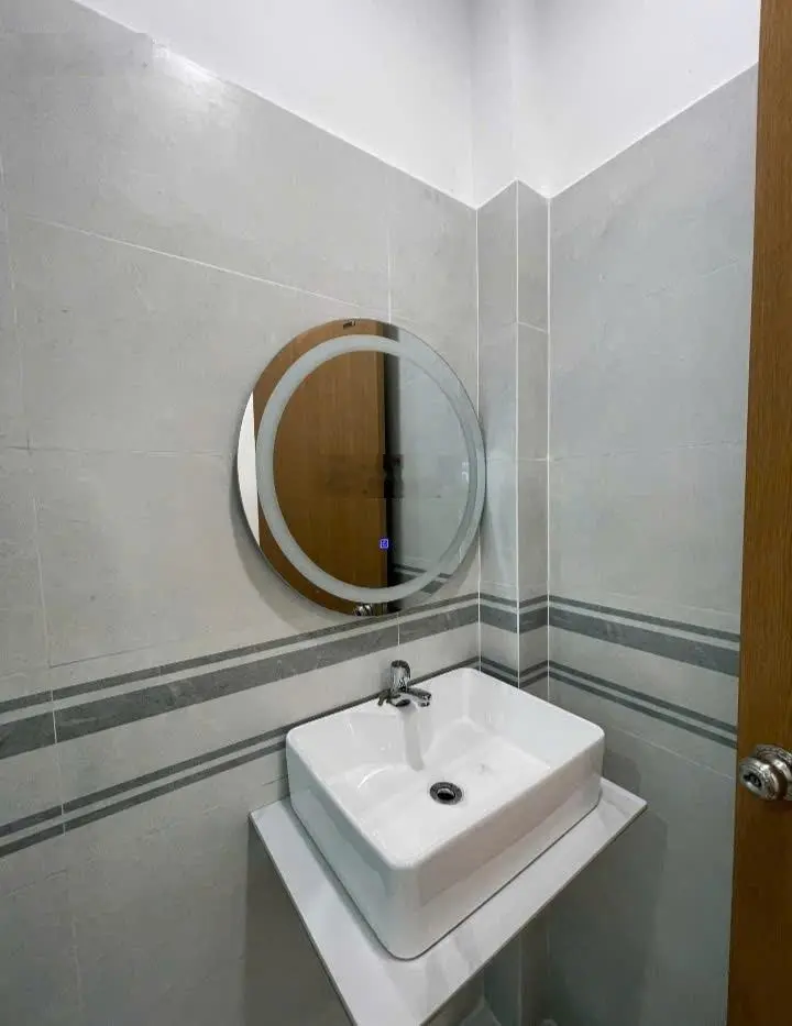 Bán nhà tại Hồ Bá Phấn, 5,7 tỷ, 90m2, 3PN + 2WC, hàng hiếm tại Phước Long A