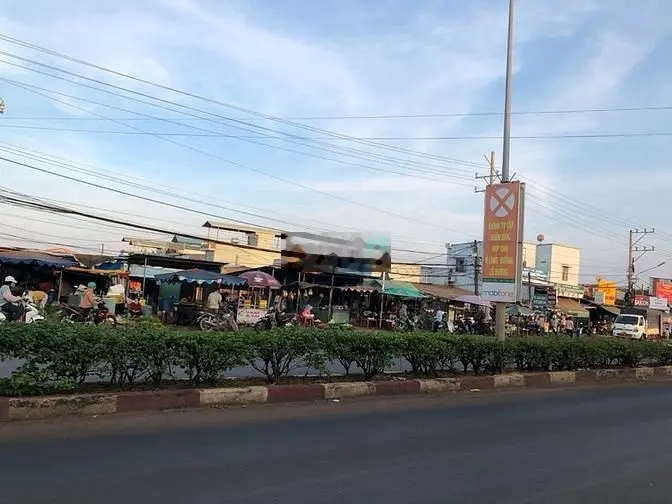 Cần bán lô góc 2 mặt tiền 307m2 đất thổ cư, ngay QL13 , giá 195 triệu