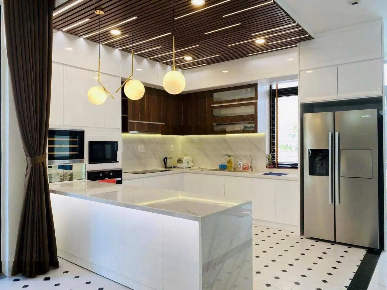 Chính chủ gửi bán căn biệt thự song lập Lucasta Villa , diện tích 10x17,5 full nội thất giá 25,5 tỷ