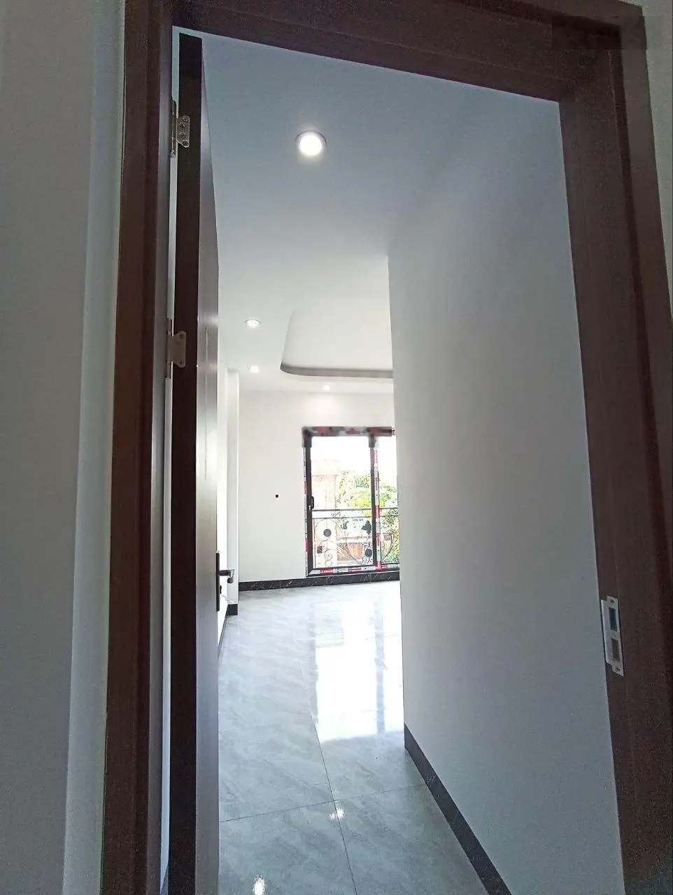 Biêt thự mini, 3 tầng, mặt tiền 6,69m, oto đỗ cửa,giá chỉ có 3,2 tỷ.