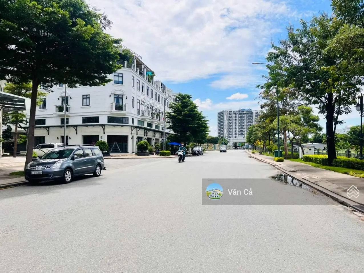 Cần bán gấp biệt thự sân vườn KĐT Lakeview City DT 8x20m, 2 lầu view sông giá 23 tỷ. LH 0907 860 ***