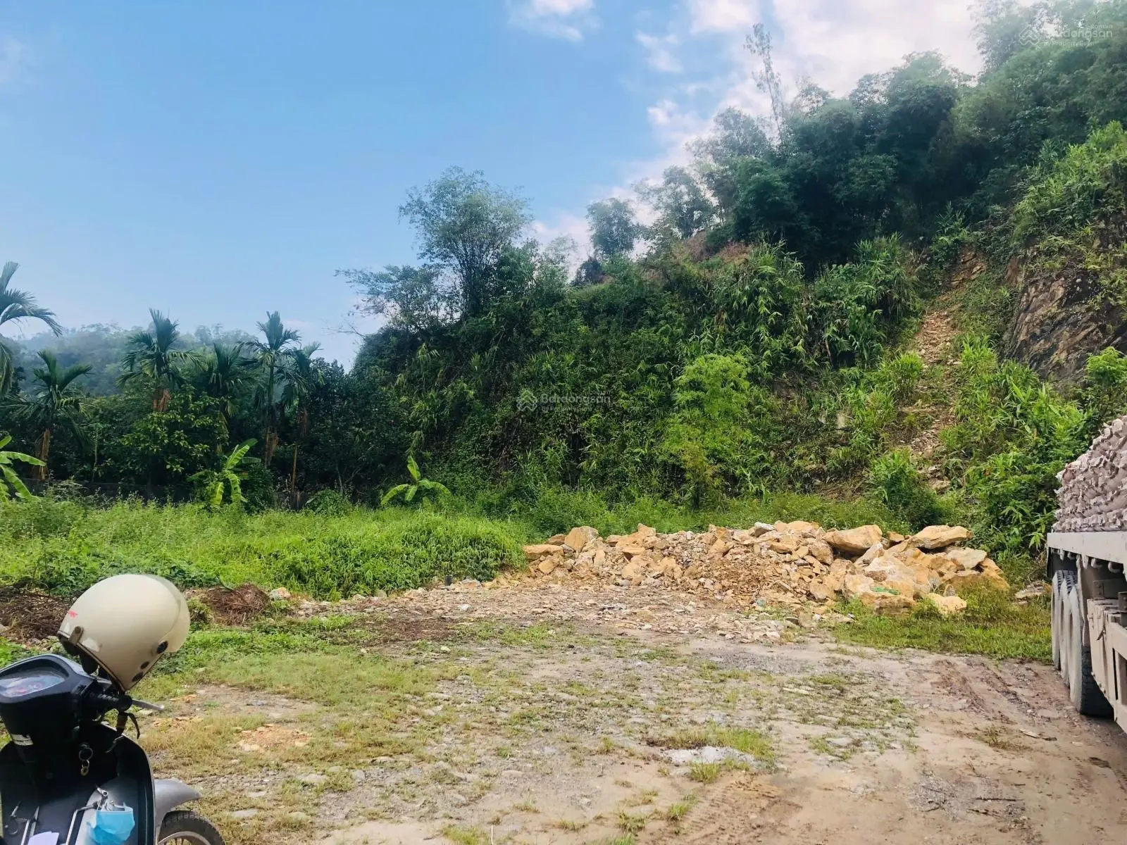 cần bán gấp lô đất siêu rẻ. Siêu tiềm năng. Đầu TP Hòa Bình. Giai đoạn 2 lô đất sẽ ra mặt đường
