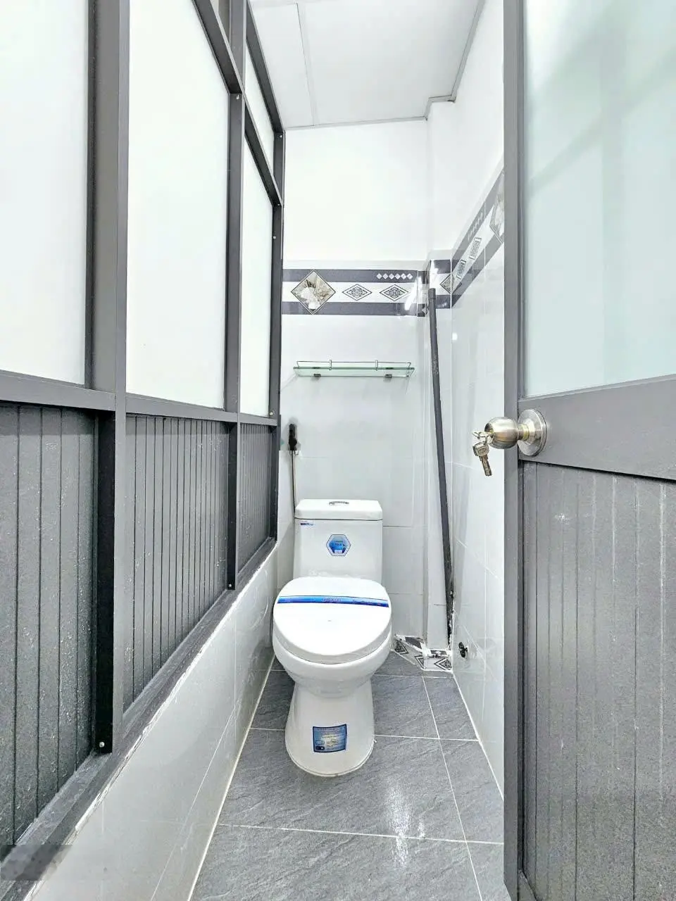 Nhà đẹp và ở liền 1 lầu, kế Quận 7. 750 triệu