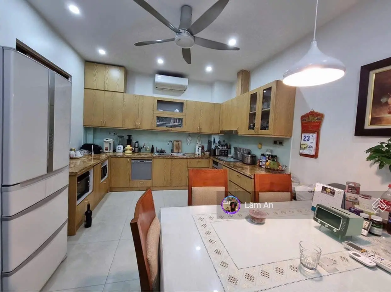 Bán nhà phân lô Trần Quốc Hoàn - Nhà 7 tầng thang máy - ngõ ô tô tránh có vỉa hè - Giá chỉ 23 tỷ