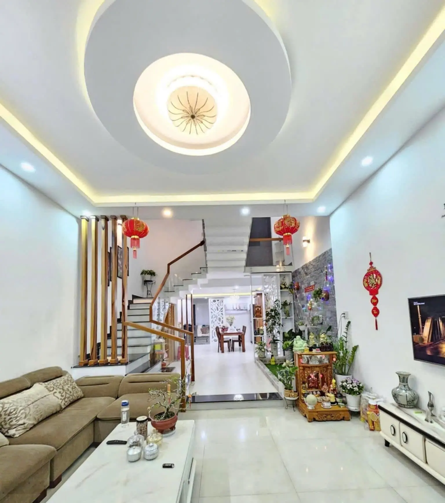 Căn nhà 3 tầng mới đẹp chỉ cách Công viên Viễn Đông 200 song song với Phạm Văn Đồng