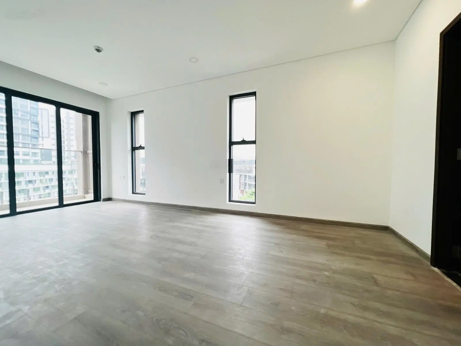 Bán căn Brilliant 112m2 giá chỉ 6.3 tỷ hướng mát view CV, đang có HĐ thuê - Cẩm Tươi - NV CĐT