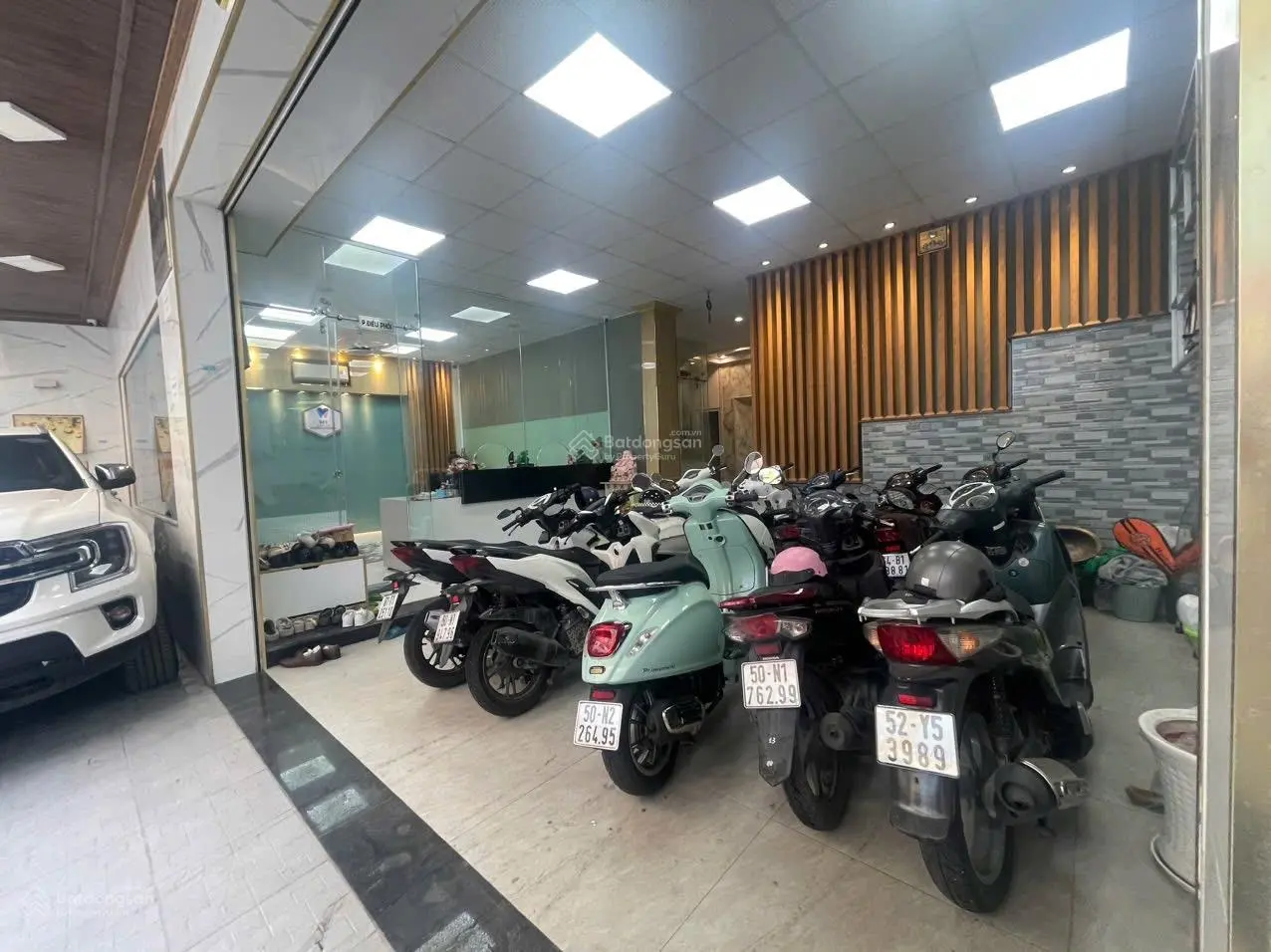 Định cư cần bán nhà gấp 12 tỷ 7 TL xe hơi vô nhà - gần đầm sen
