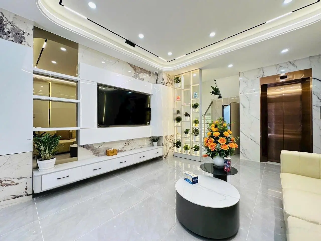 Bán nhà - tiện ích Ngân Hà Galaxy - phân lô ô tô - mới kính koong - 37m2 - 5 tầng - giá nhỉnh 8tỷ