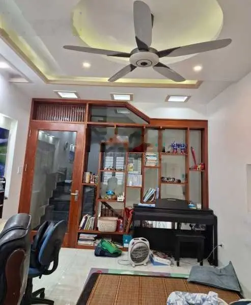 Siêu rẻ nhà 3 tầng mặt tiền 4m đằng sau thoáng, khu dân cư dân trí cao, phù hợp ở và kinh doanh