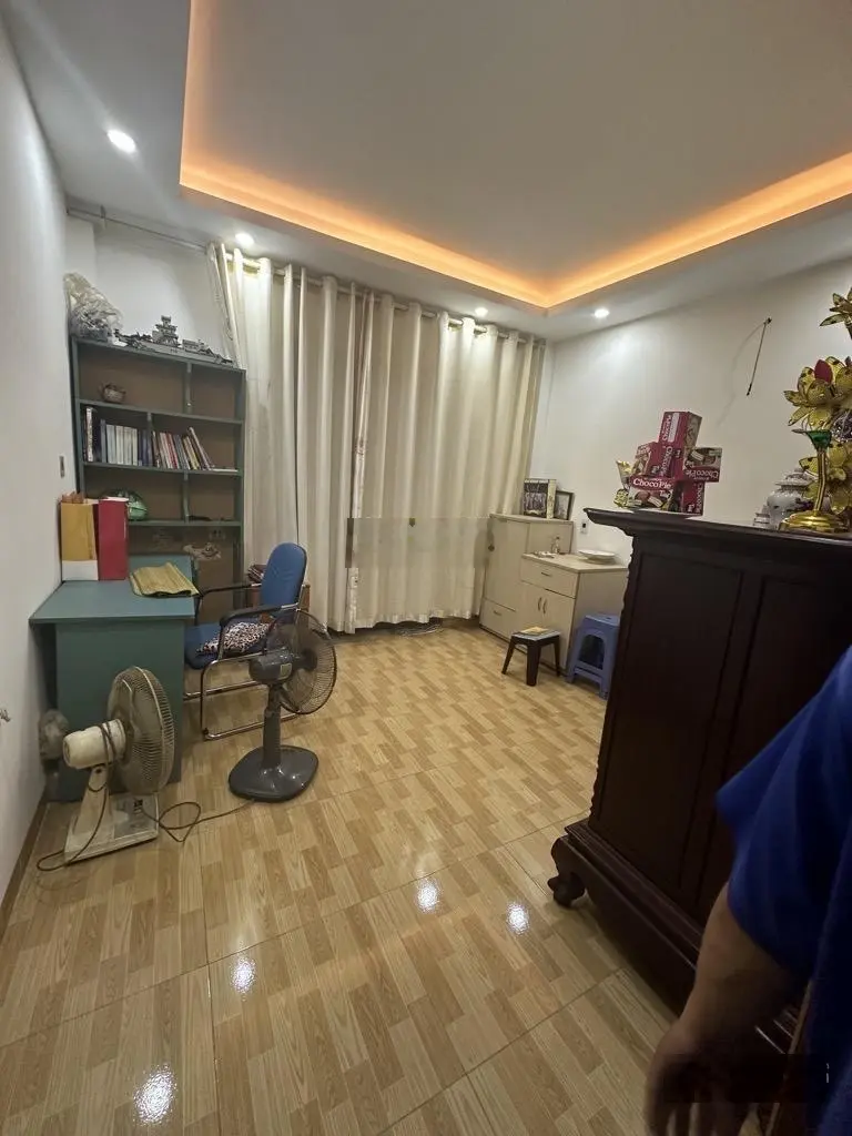 Bán nhà riêng tại Thạch Bàn, Long Biên, 33m2x 4 tầng, gần phố, 20m oto, 4.78 tỷ có thương lượng