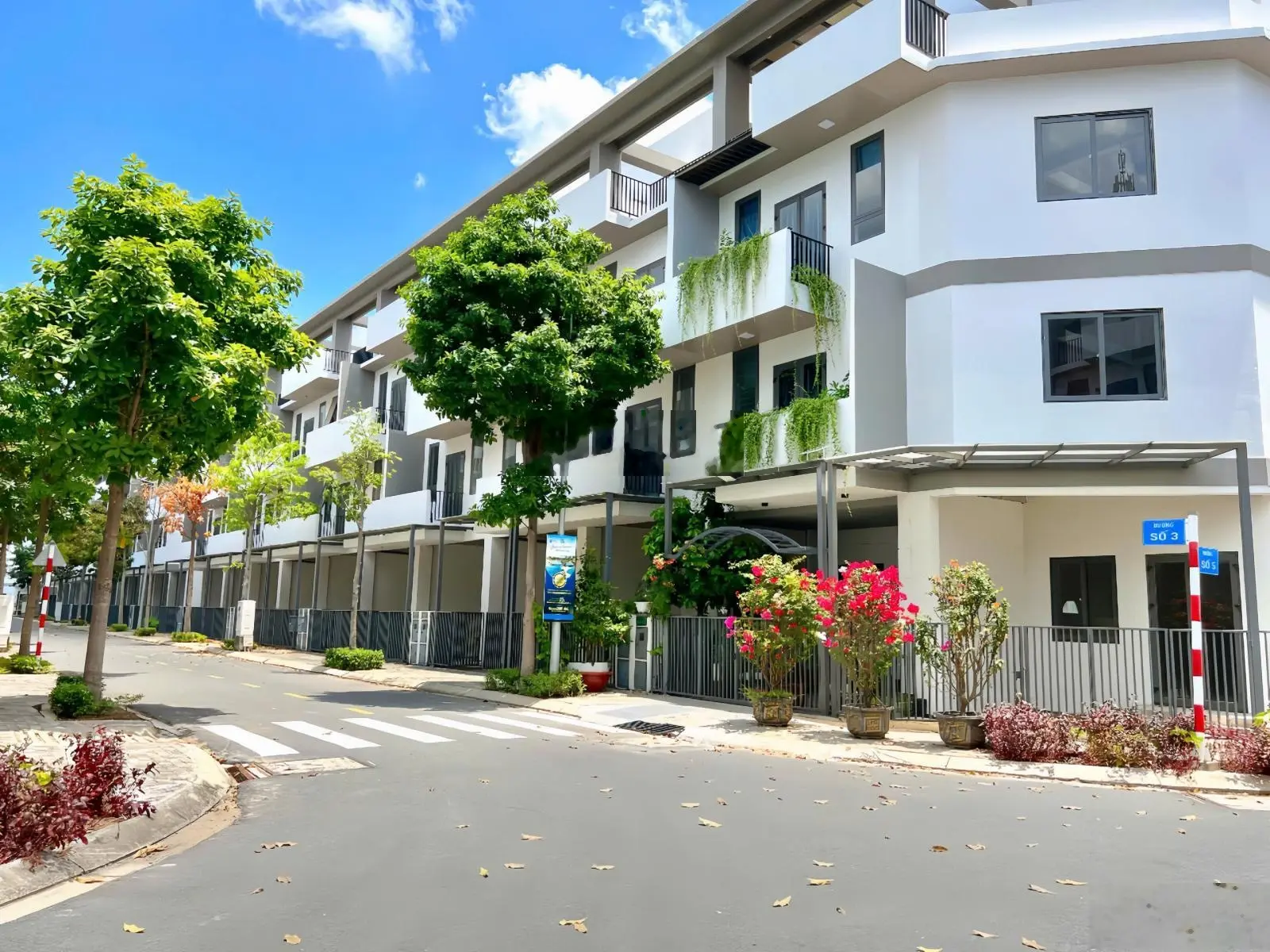 Bán nhà sổ đỏ MT đường Nguyễn Văn Tuôi - TT Bến Lức, View sông Vàm Cỏ, đang cho thuê 12tr/tháng