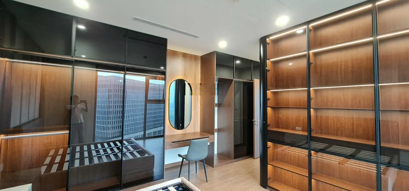 Nhỉnh 8 tỷ cho căn 2 ngủ (90m2) tại The Matrix One