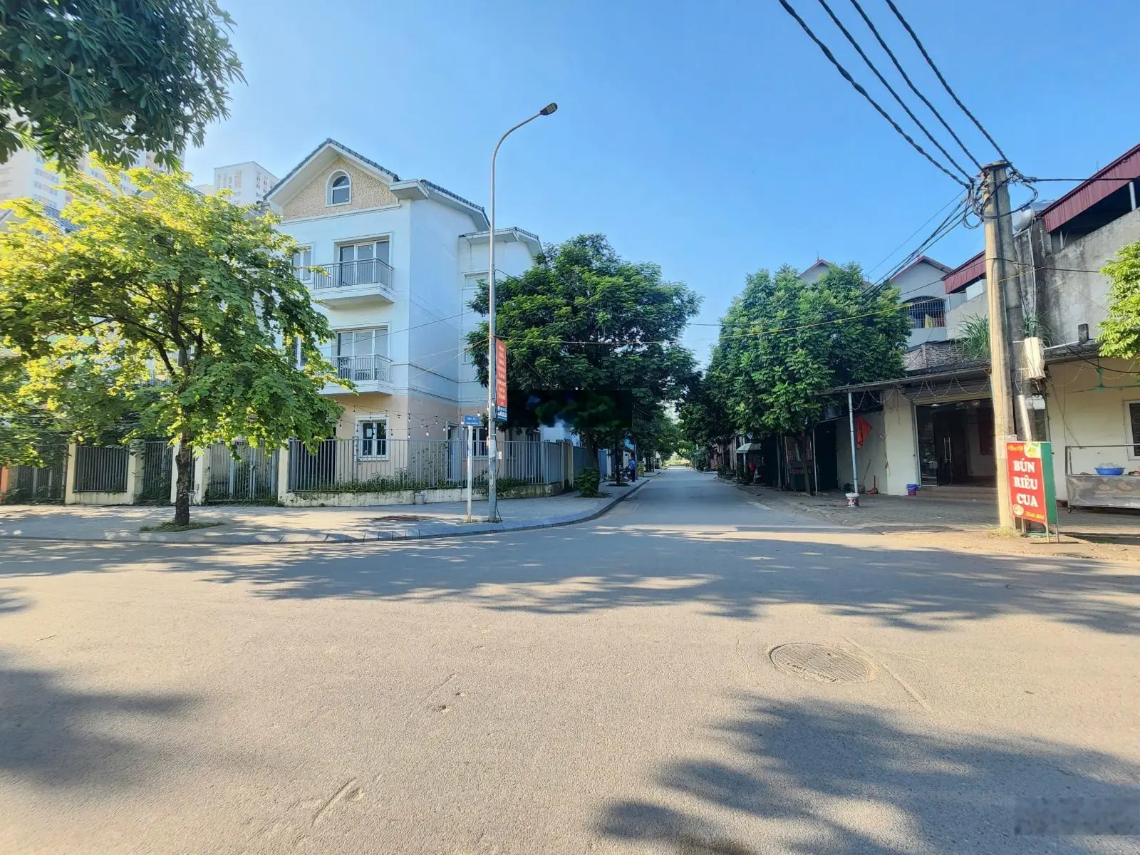 Cần bán ngay biệt thự song lập 135m đường 17m hướng đông nam giá tốt để chuyển đổi Vin Cổ Loa