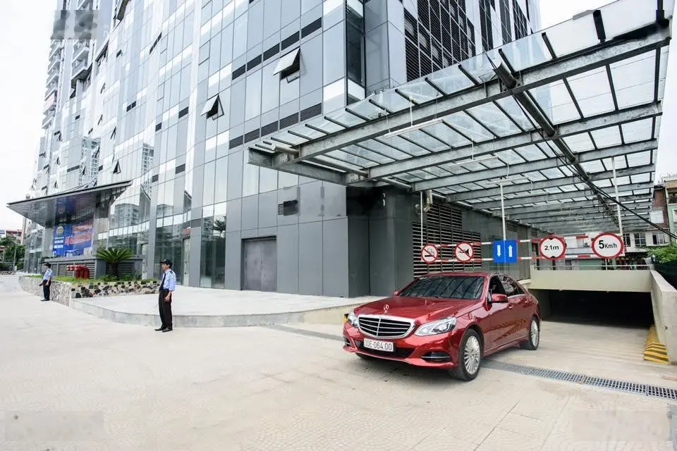 Chính chủ bán căn chung cư New Skyline Văn Quán, 98m2, lô góc 3 ngủ, view hồ Văn Quán 0983 669 ***