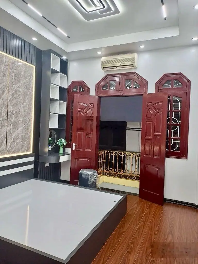 TRUNG TÂM CẦU GIẤY - NHÀ ĐẸP Ở NGAY 45M2 - TẶNG NỘI THẤT - NGÕ BA GÁC THÔNG CÁC NGẢ - CHỈ HƠN 8 TỶ.