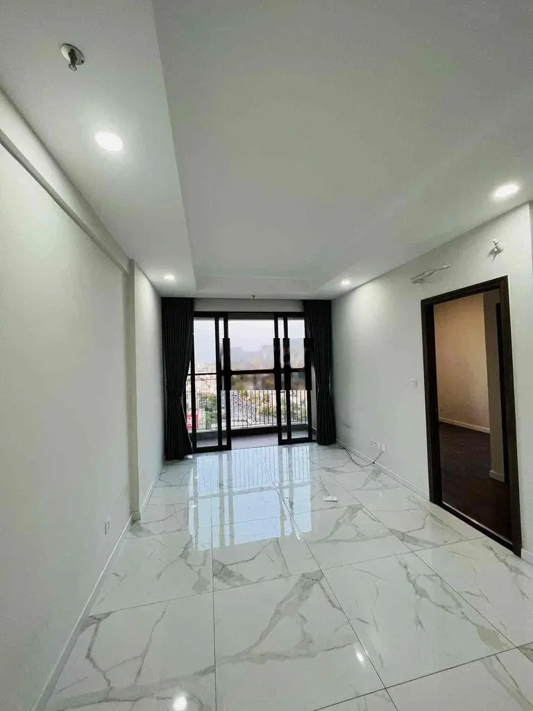 Bán Gấp Căn Hộ 2Pn 2wc 87m2 Ban công view Landmard 81 tầng Đã có sổ