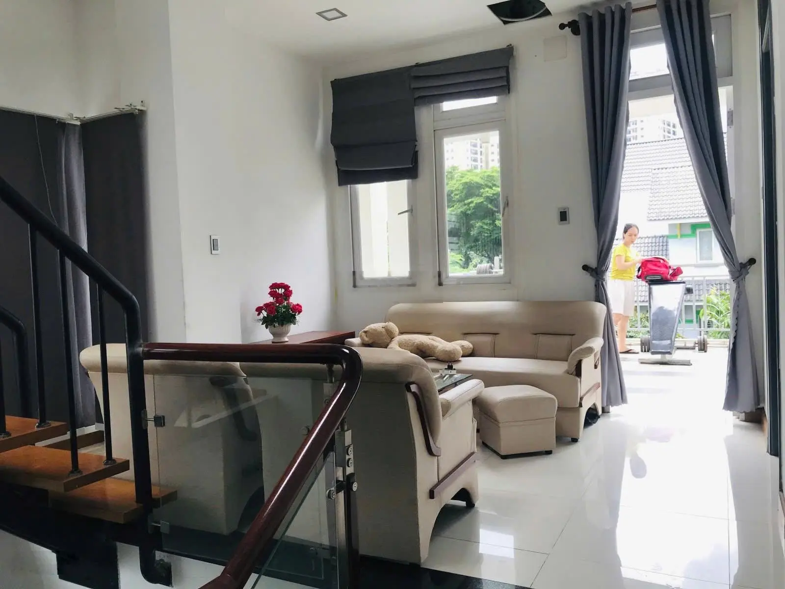 Bán nhà Biệt Thự - ngay UBND Quận 9 cũ - 230M2 - 4 Tầng - sát Xa Lộ Hà Nội - Ga Metro